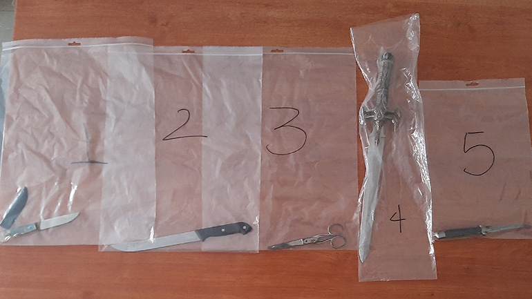 Απόπειρα δολοφονίας στην Καλλιθέα: Η αστυνομία βρήκε μέχρι και ξίφος στο σπίτι της κατηγορούμενης